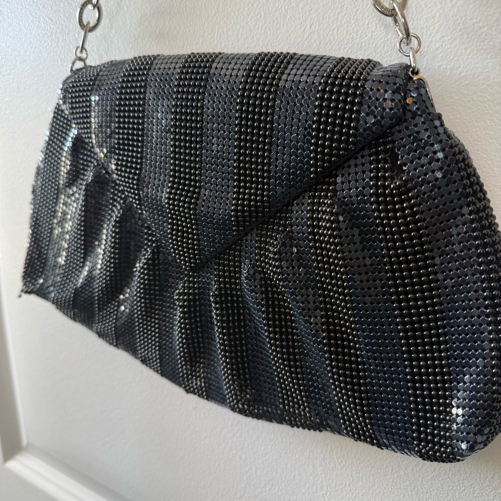 🖤💙 BCBG Max Azria 💙🖤 Elegant Black Blue stripe chain mesh clutch purse metal